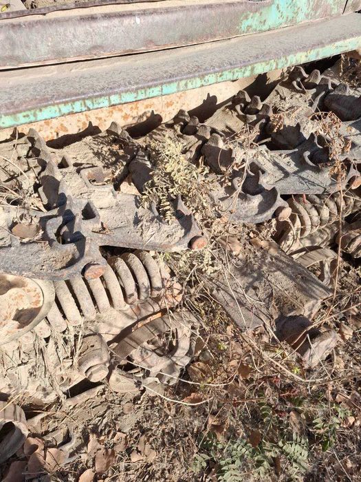 DT75 traktori sotiladi.