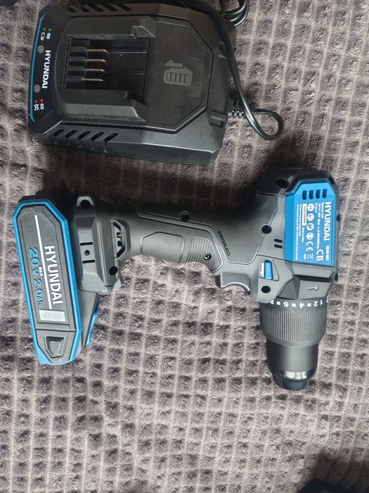 Продавам акумулаторна ударна бормашина Hyundai 20V (Brushless)