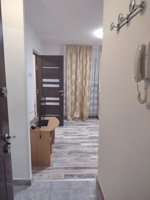 Închiriez garsoniera