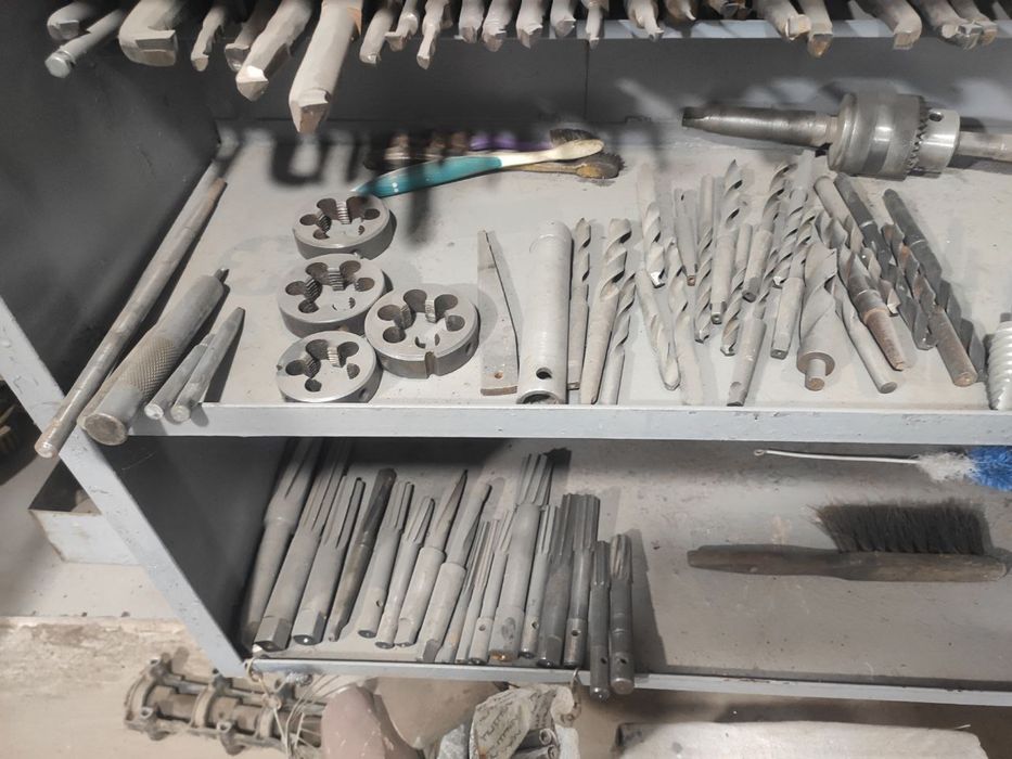 Токарный станок модель 1д95