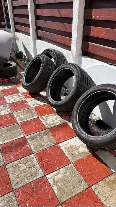 Cauciucuri Pirelli P Zero cu steluta 255-45-20 285-40-20