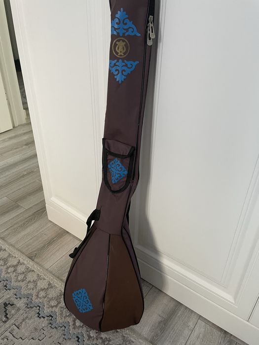 Домбыра в отличном состоянии + чехол