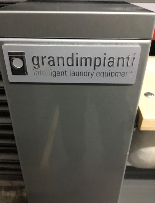 Calandru Calcat industrial 1,8 M . Folosit 1 An . Marca Gradimpianti