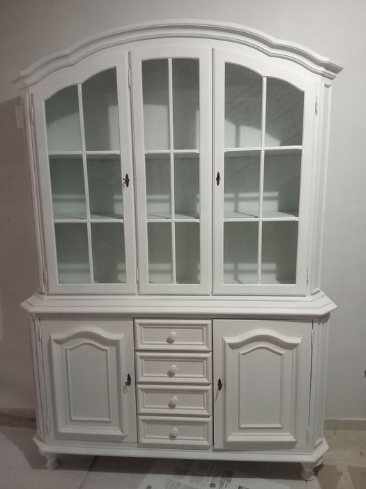 Vând mobila lemn masiv.