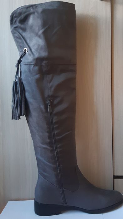 Продам новые сапоги.