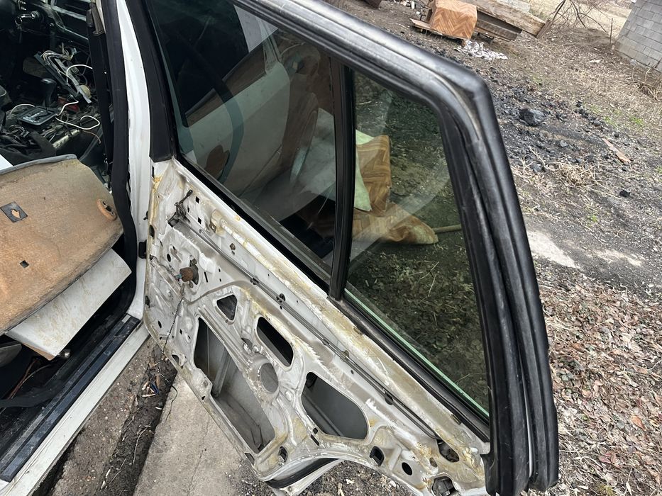 Продаются двери на 124 уневерсал