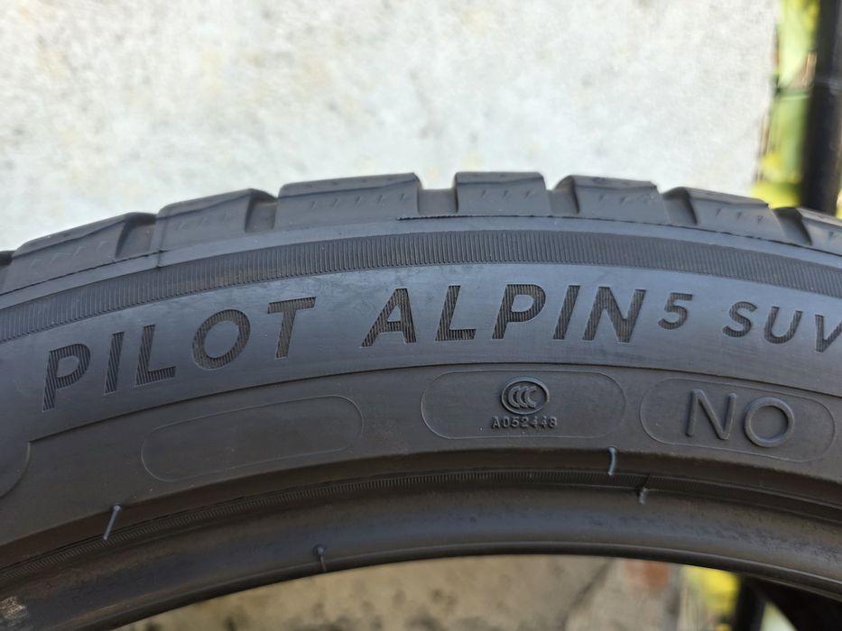 Vand două anvelope de iarna michelin pilot alpin  275 40 21 dot 2520