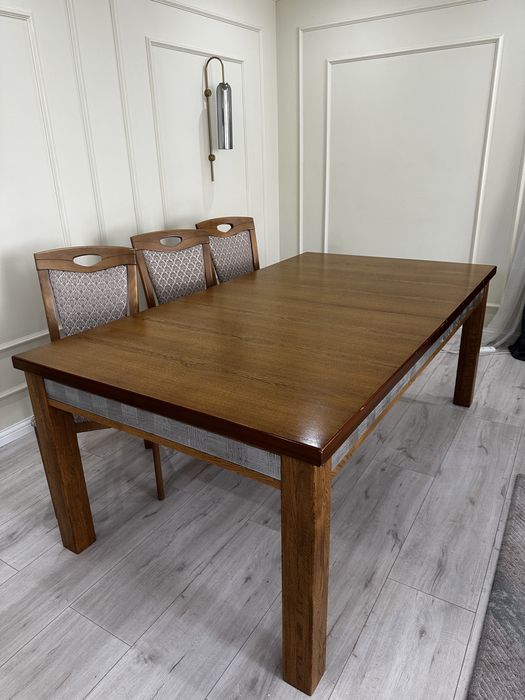 Продам стол, стулья и комод в госитную