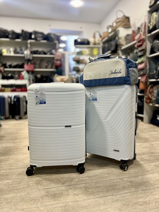 Высокопрочные Чемоданы