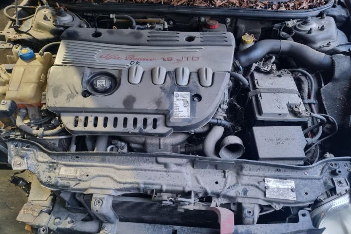 Lampa stop dreapta pe aripa Alfa Romeo 147 prima generatie