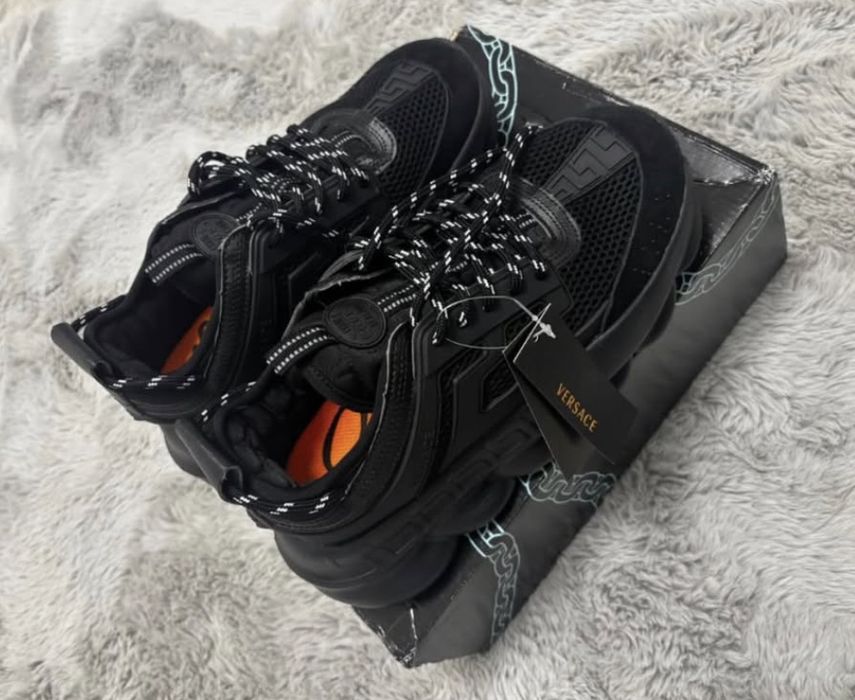 Versace chain reaction