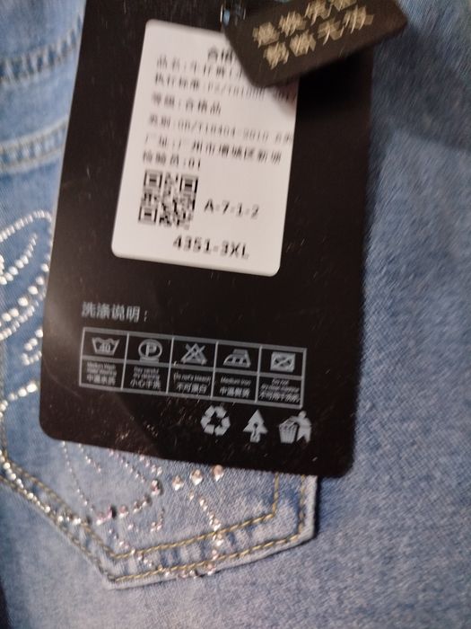 Продам женские джинсы