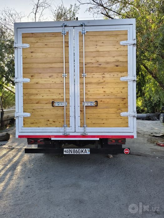 Mercedes benz sotiladi 111 mator gaz/benzin