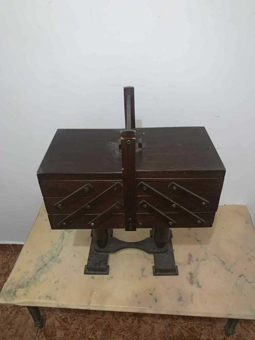 Trusa Mercerie de podea din lemn