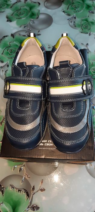 Продам кроссовки