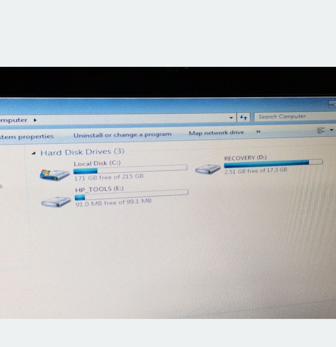 Laptop fara accesorii, doar încărcător