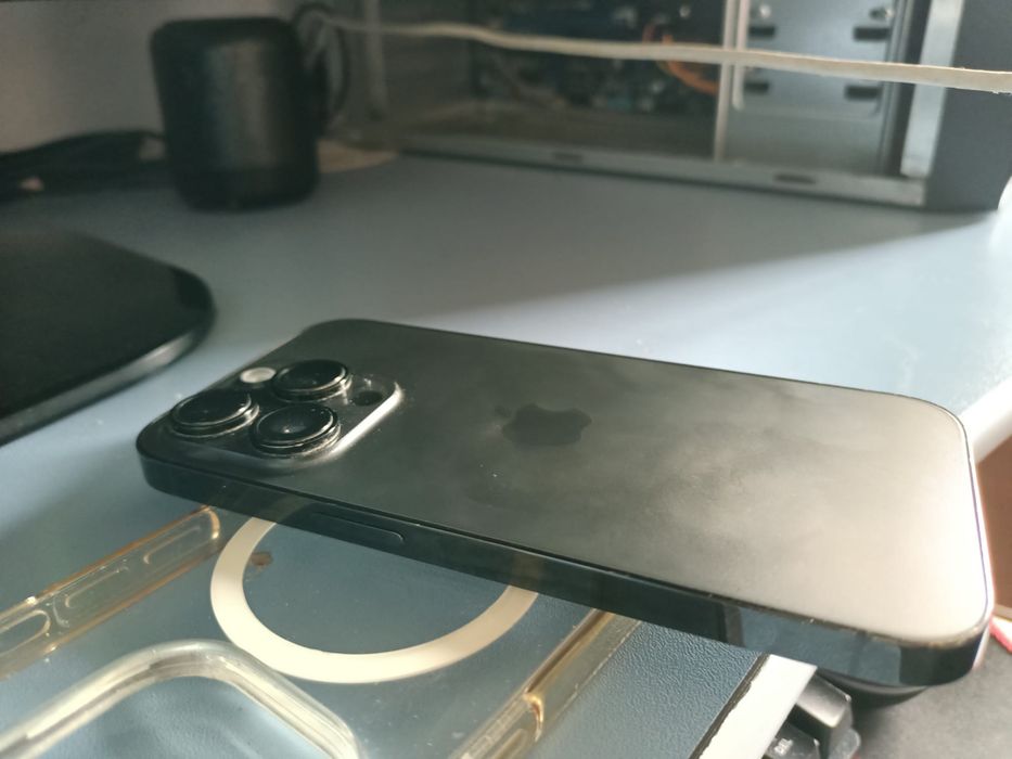 Vand urgent Iphone 14 pro ingrjit