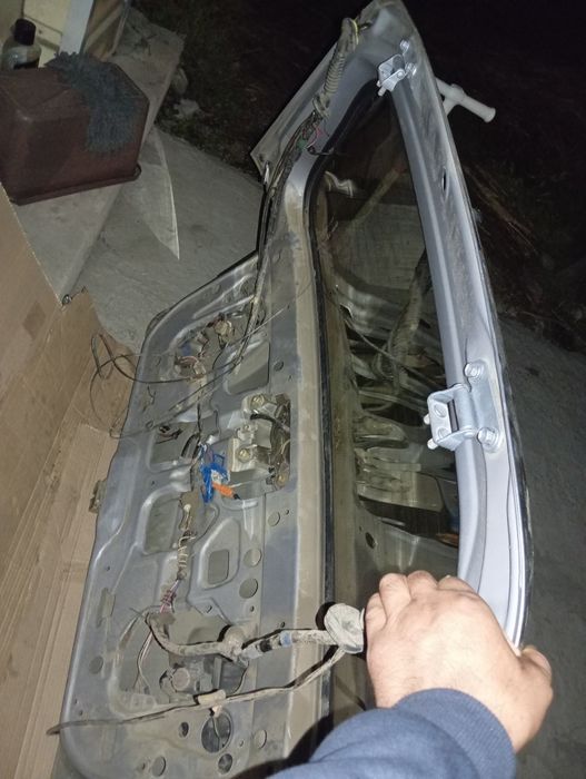 Продам дверь багажника