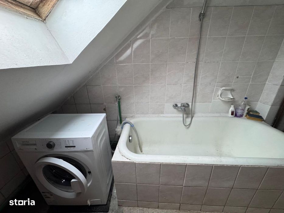 Inchiriere apartament mansarda 5 camere vila curte Cotroceni metrou