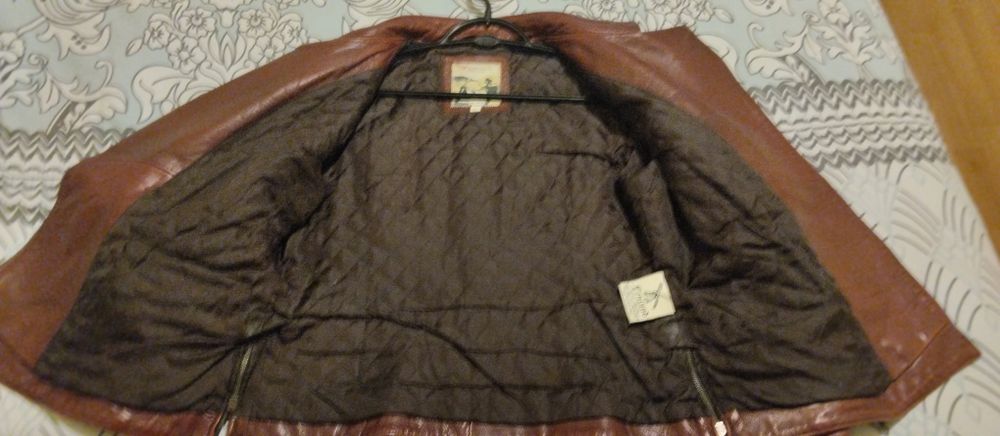 Продавам дамско кожено  яке и обувки