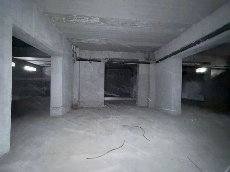 Продаётся 465м² полуподвал 4м потолок ,Рудаки