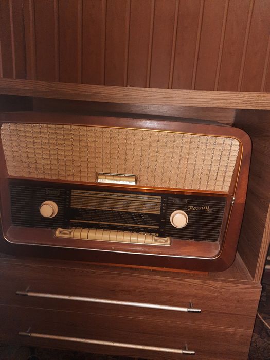 Radio Rossini vechime 70 ani, functional