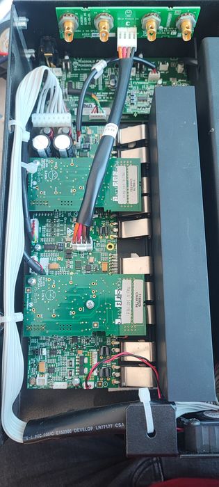 Linn Akurate 4200 – amplificator de putere high-end, 4 canale, arhitectură Chakra