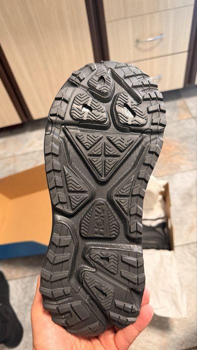 Hoka m stinson 7 marimea 45 1/3 noi nepurtati.