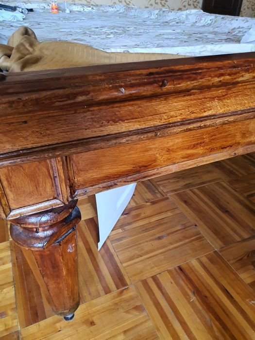 Бильярдный стол.