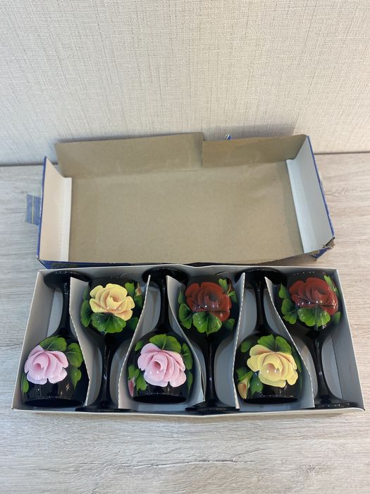 Продается подарочный набор фужеров