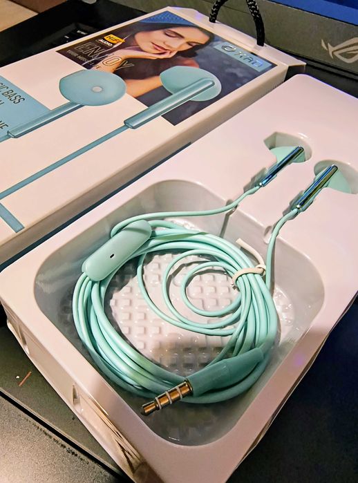 Casti cu fir pentru dispozitive echipate cu o mufa jack de 3,5 mm