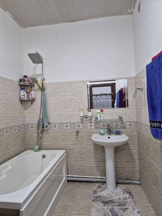 Toshkent viloyati Nurafshon shaxar (Eski To'y tepa) Xalq Banki yonida