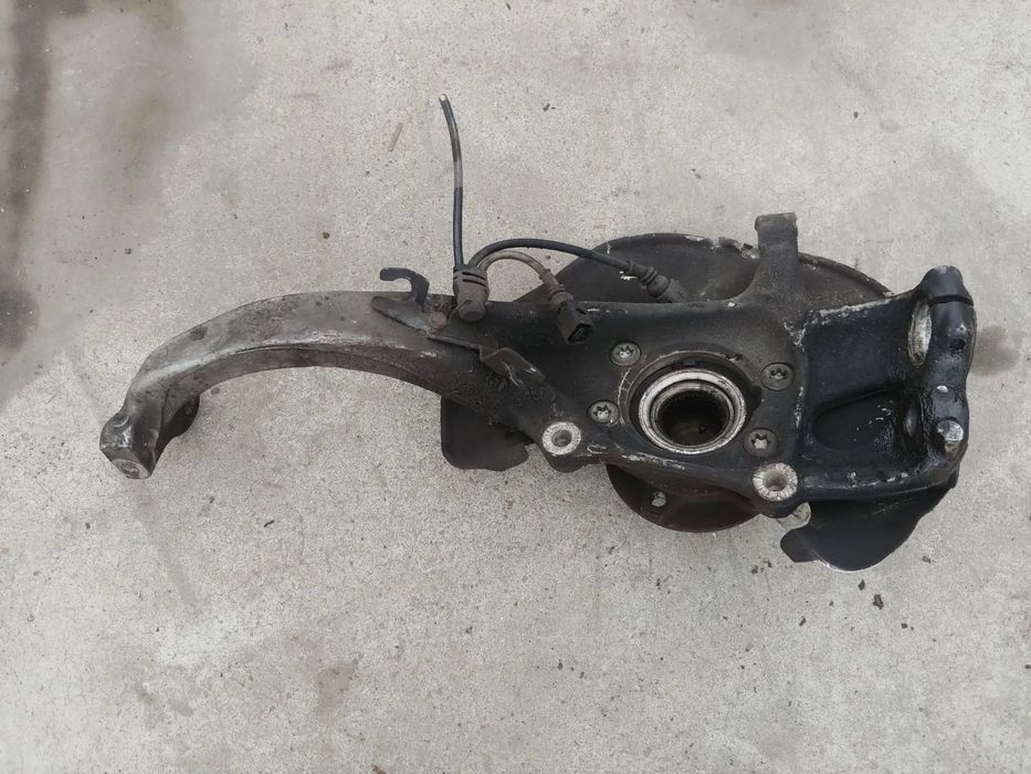 fuzeta stanga fata 2.0 tdi cag audi a4 b8