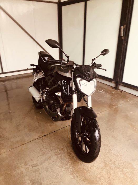 Yamaha mt 125.
