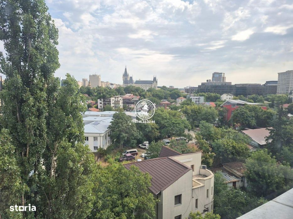 Apartamen 3 camere de vanzare, semidecomandat, etaj intermediar - Podu