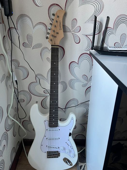 продам электро гитару