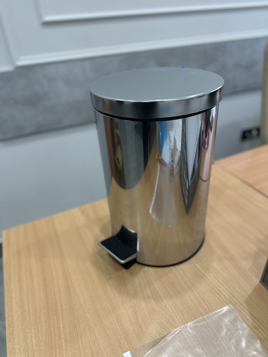 Урна с педалью 12 литров