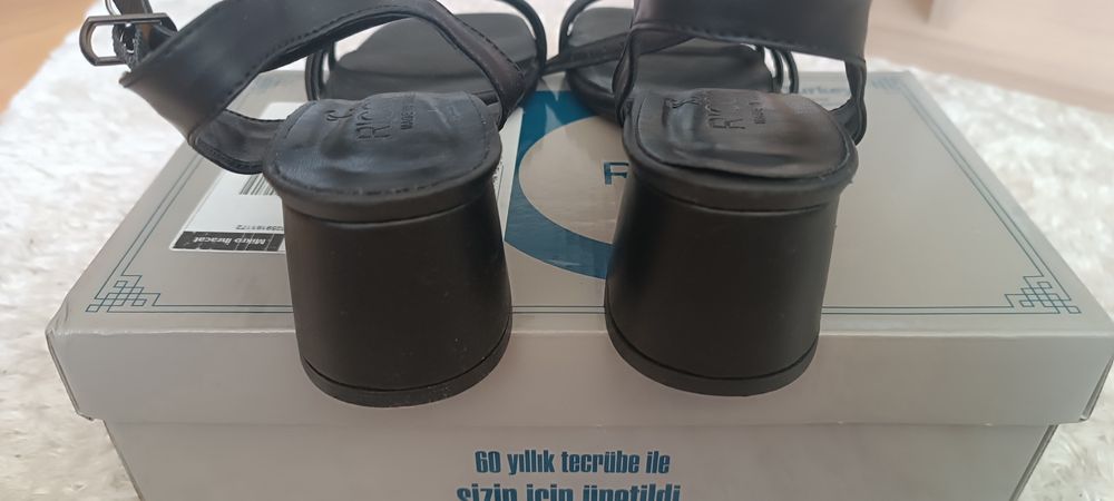 Дамски сандали с ток