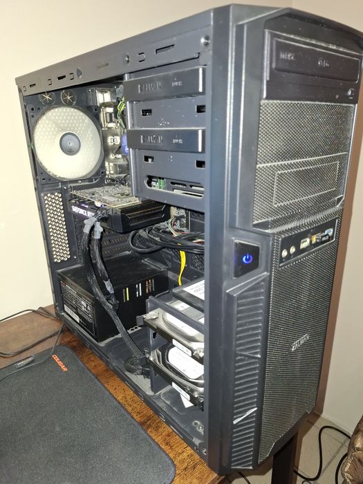 Настолен компютър