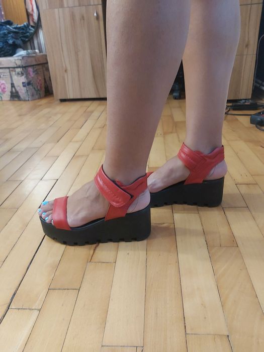 Дамски сандали от естествена кожа