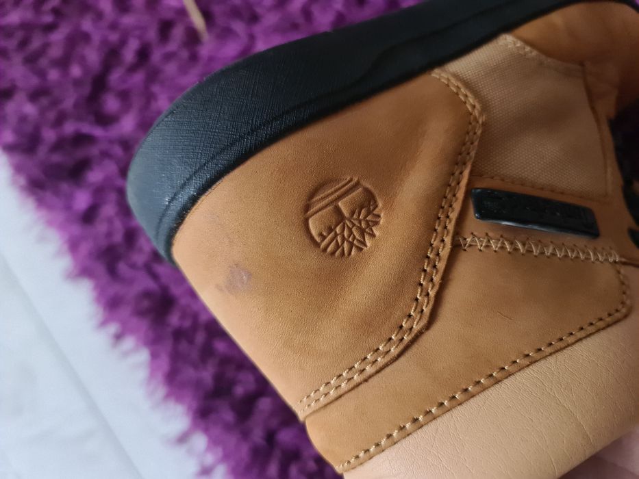 Vând bocanci timberland