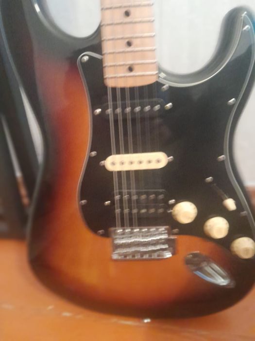 Гитара Squier strat