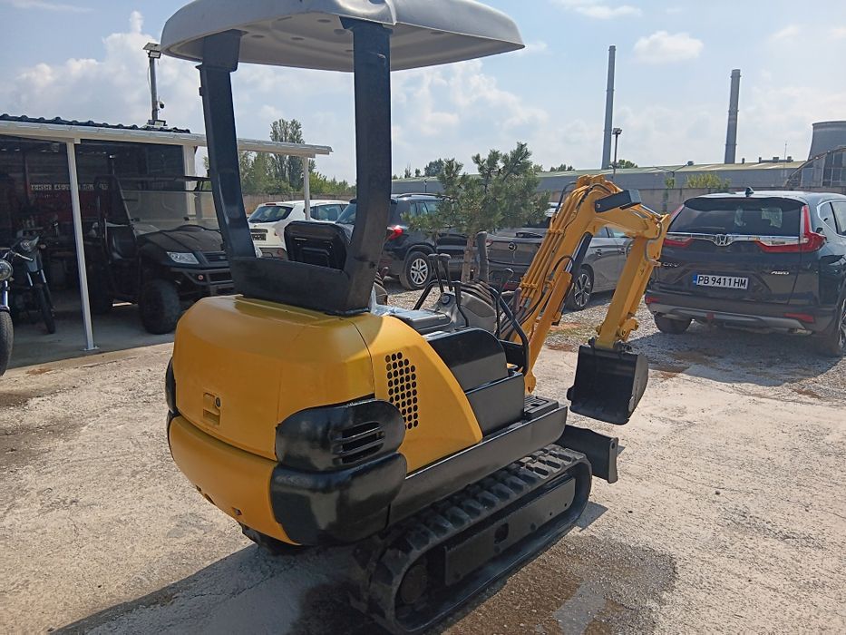 Мини Багер Hitachi 1.5 НА ИЗПЛАЩАНЕ