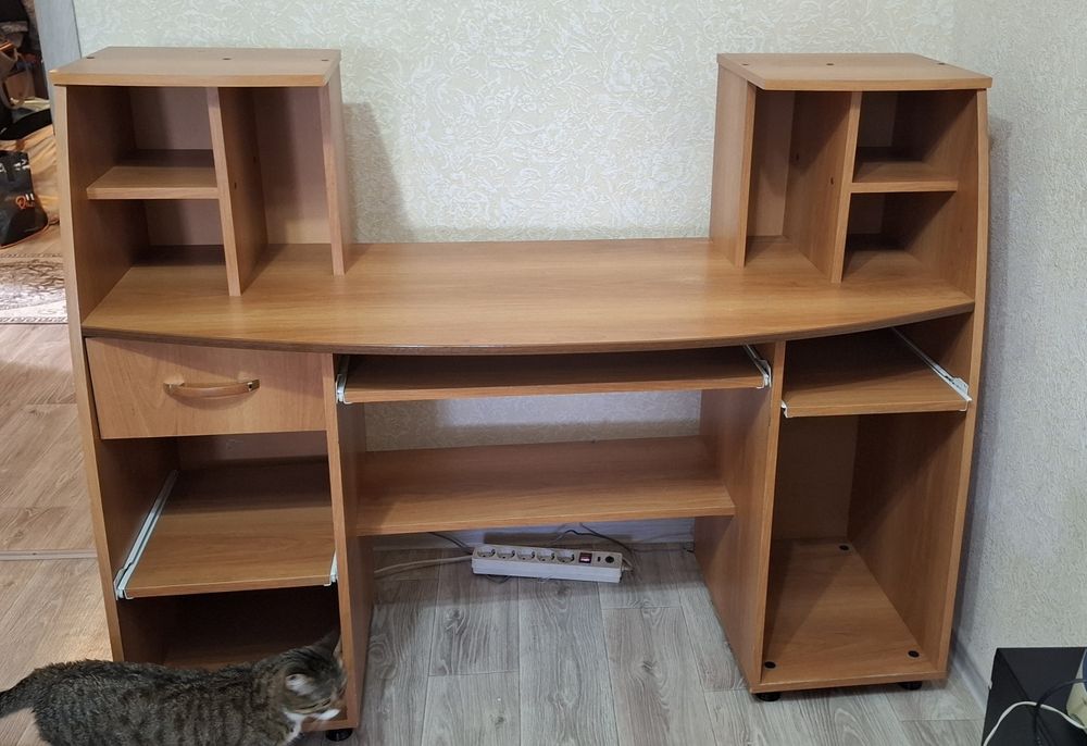 Стол компьютерный письменный