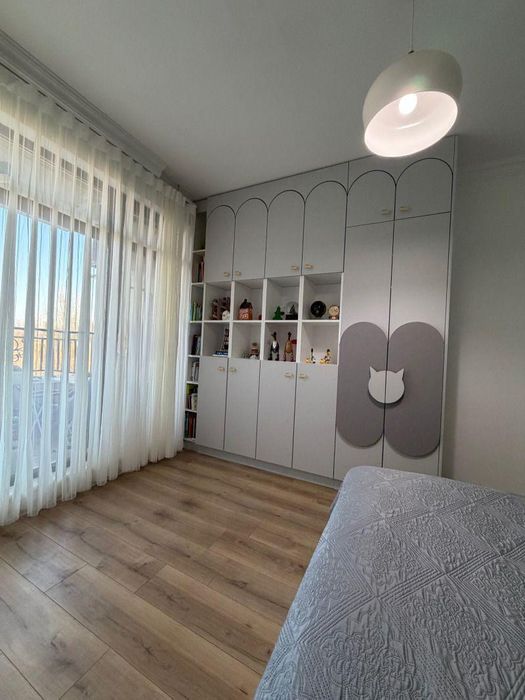 Дава се под наем Тристаен апартамент в София, Витоша - 100 кв.м за 1296.42 € - Снимка #8