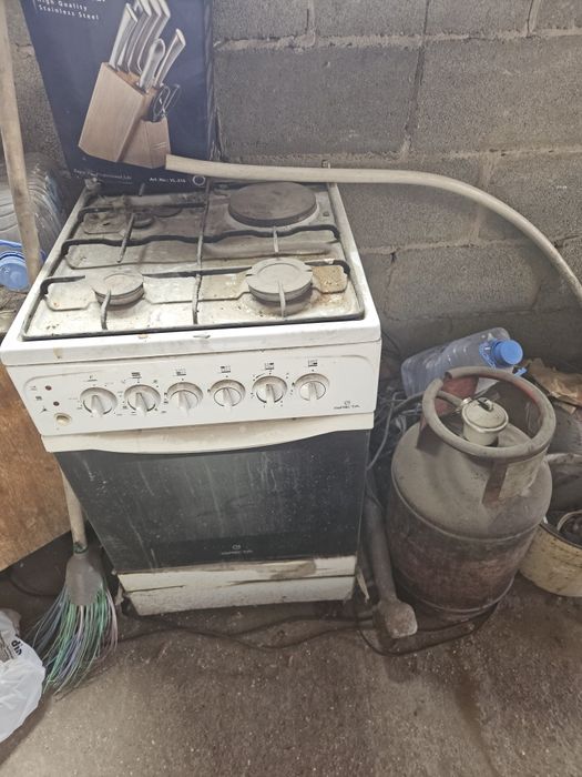 Продам газовую плиту 5000 т