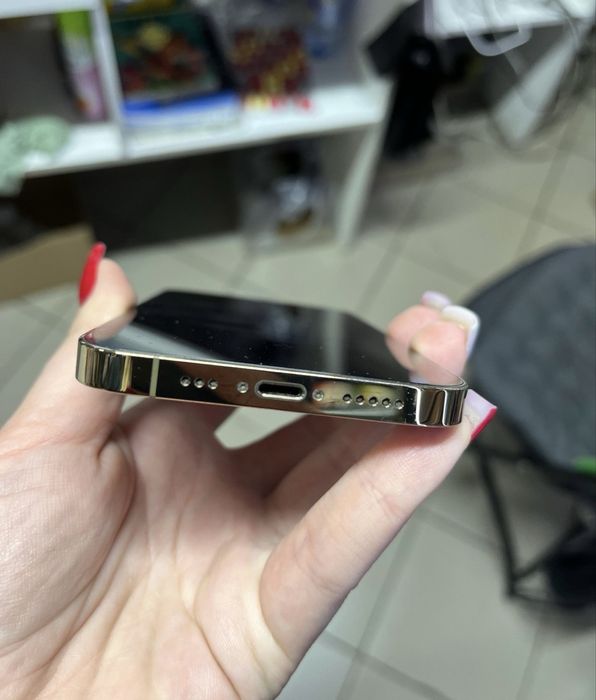 Продам срочно Iphone 12 pro 128 gb