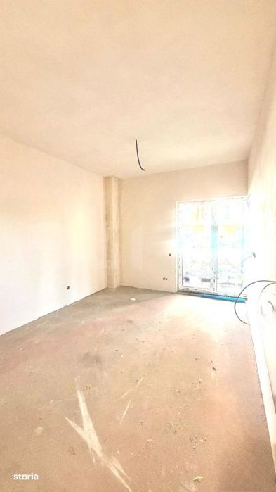 Apartament cu 4 camere, semifinisat, 79 mp utili, 2 bai, parcare, zona