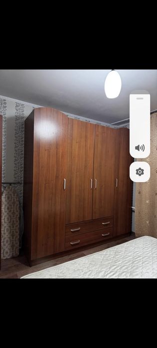 Вместительный шкаф для одежды