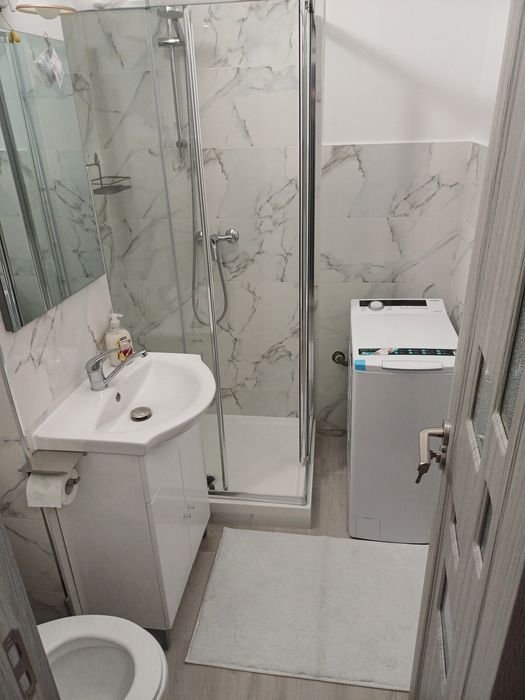 Închiriez garsoniera